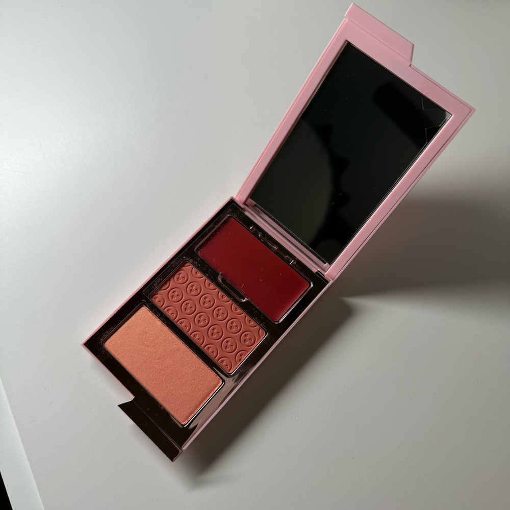 ONE/SIZE Cheek Clapper Blush Trio in Bold Red - Picture 5 of 6